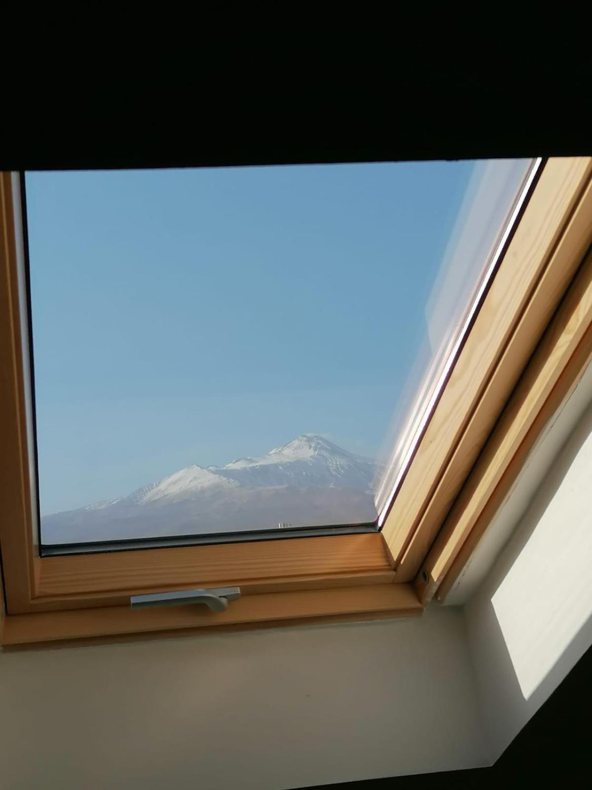 Ferienwohnung Il Sole Dell'Etna Aci SantʼAntonio Exterior foto